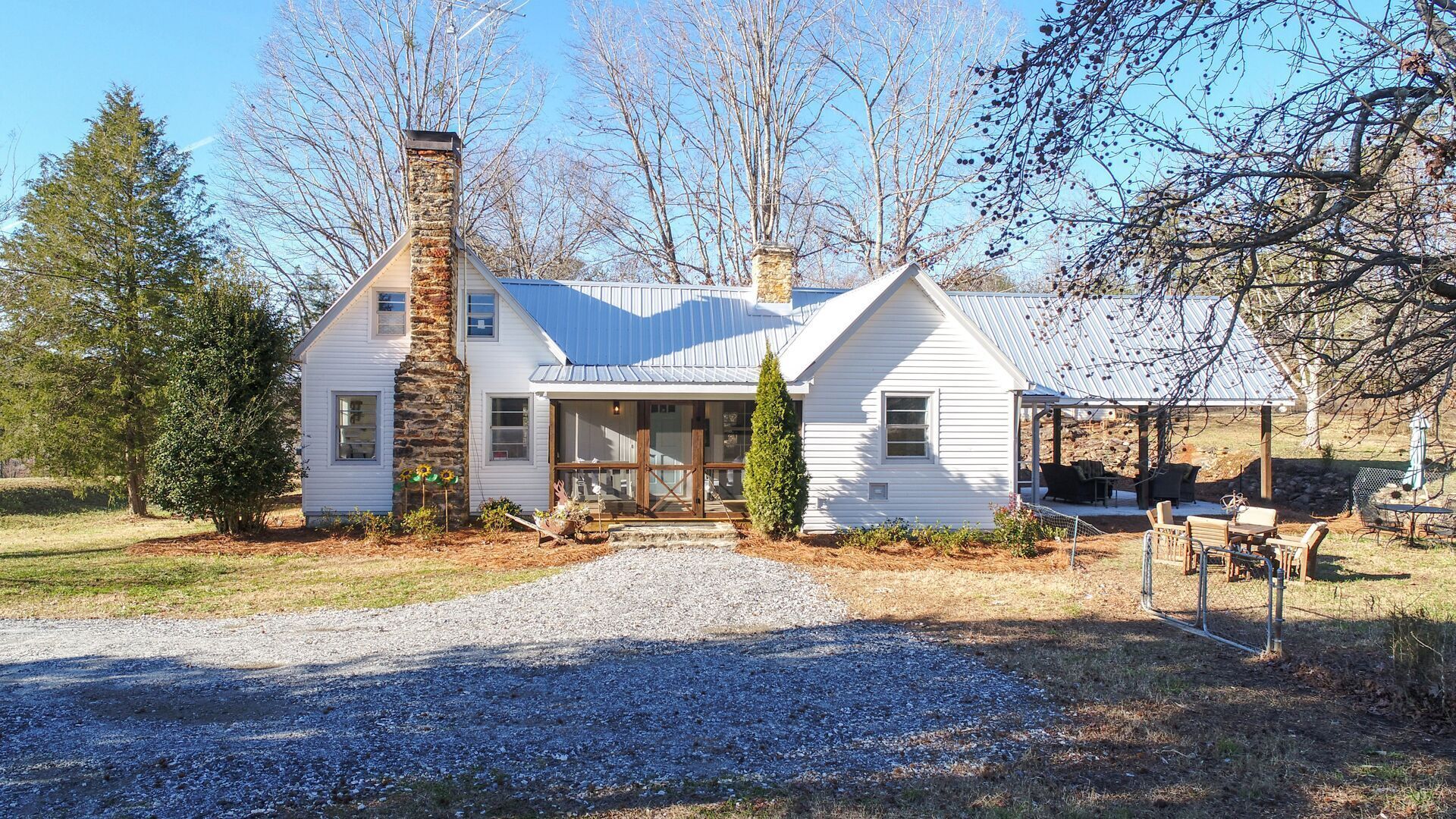 The Urban Farmhouse Minutes to Wineries