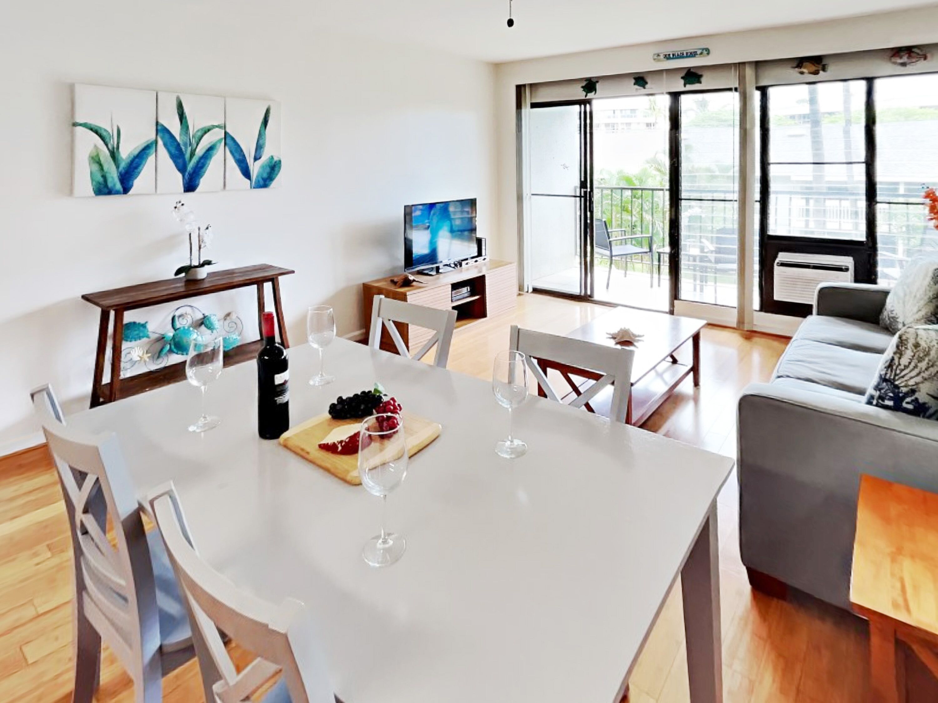 BEST LOCATION*Across Street from Beaches and more!