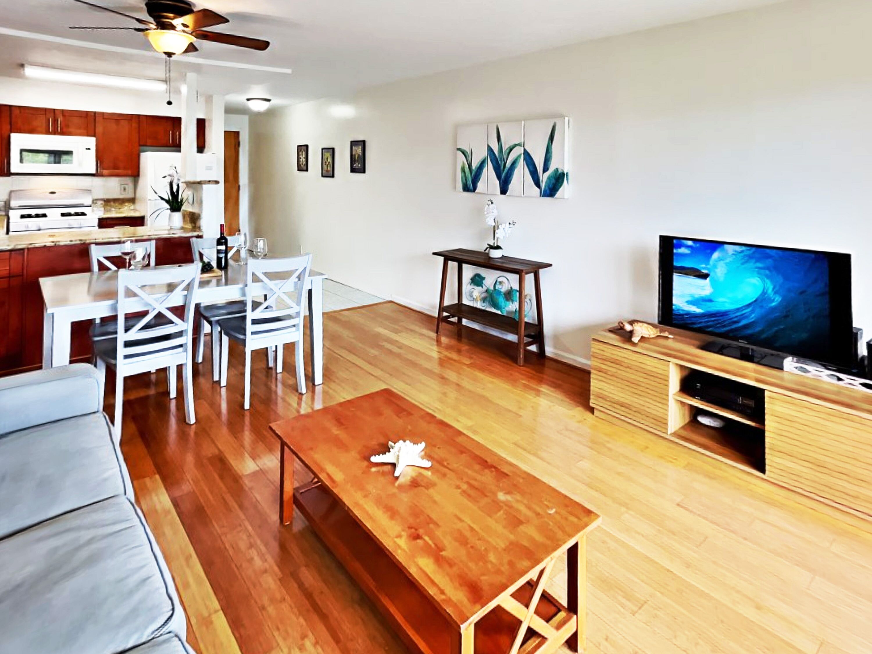 BEST LOCATION*Across Street from Beaches and more!