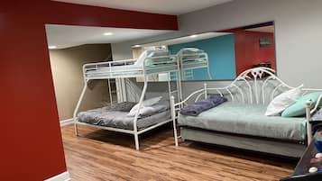 5 chambres, fer et planche à repasser, Wi-Fi, literie fournie