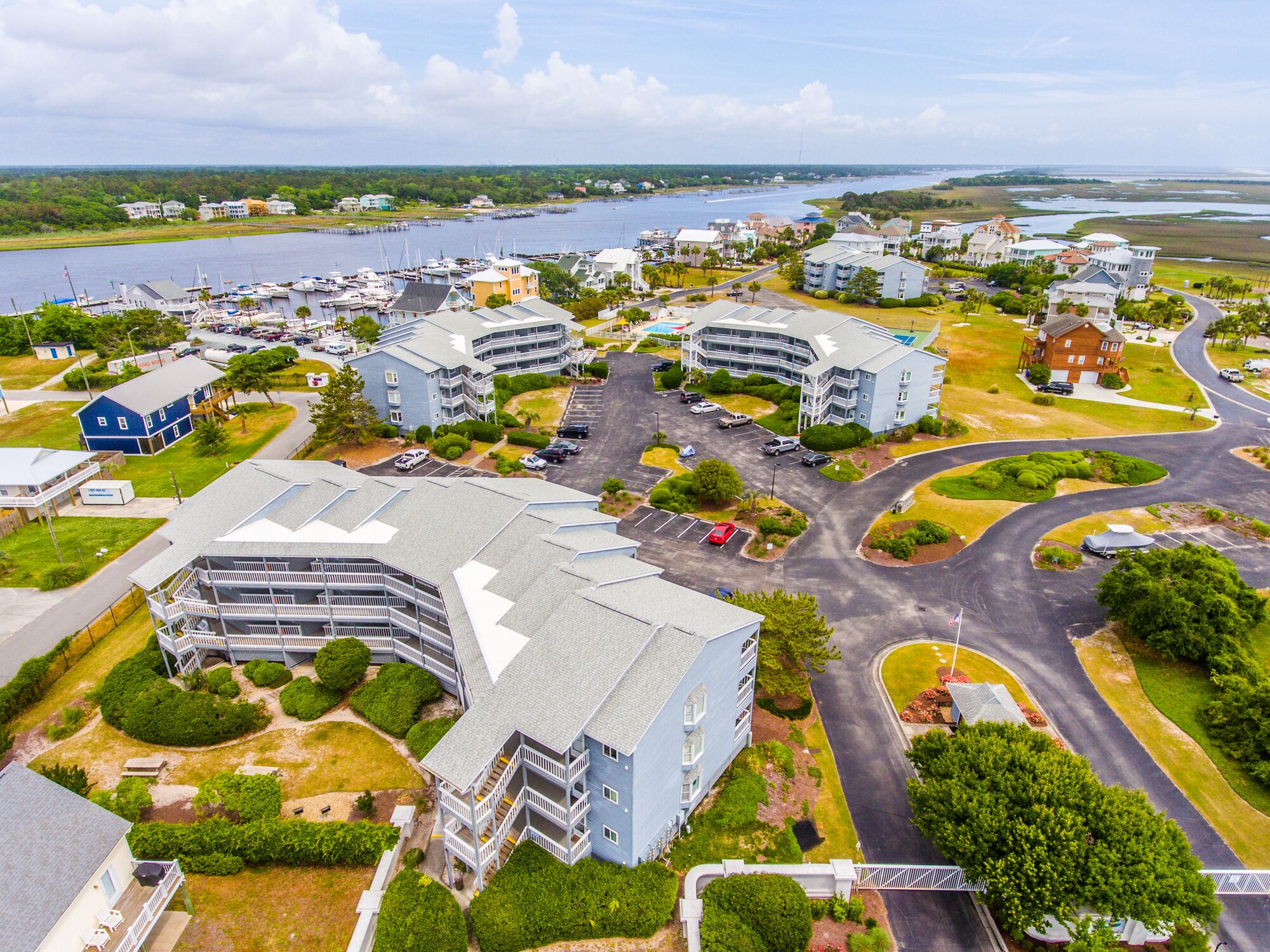 Sea the World: 3 BR / 2 BA condo in Carolina Beach, Sleeps 8