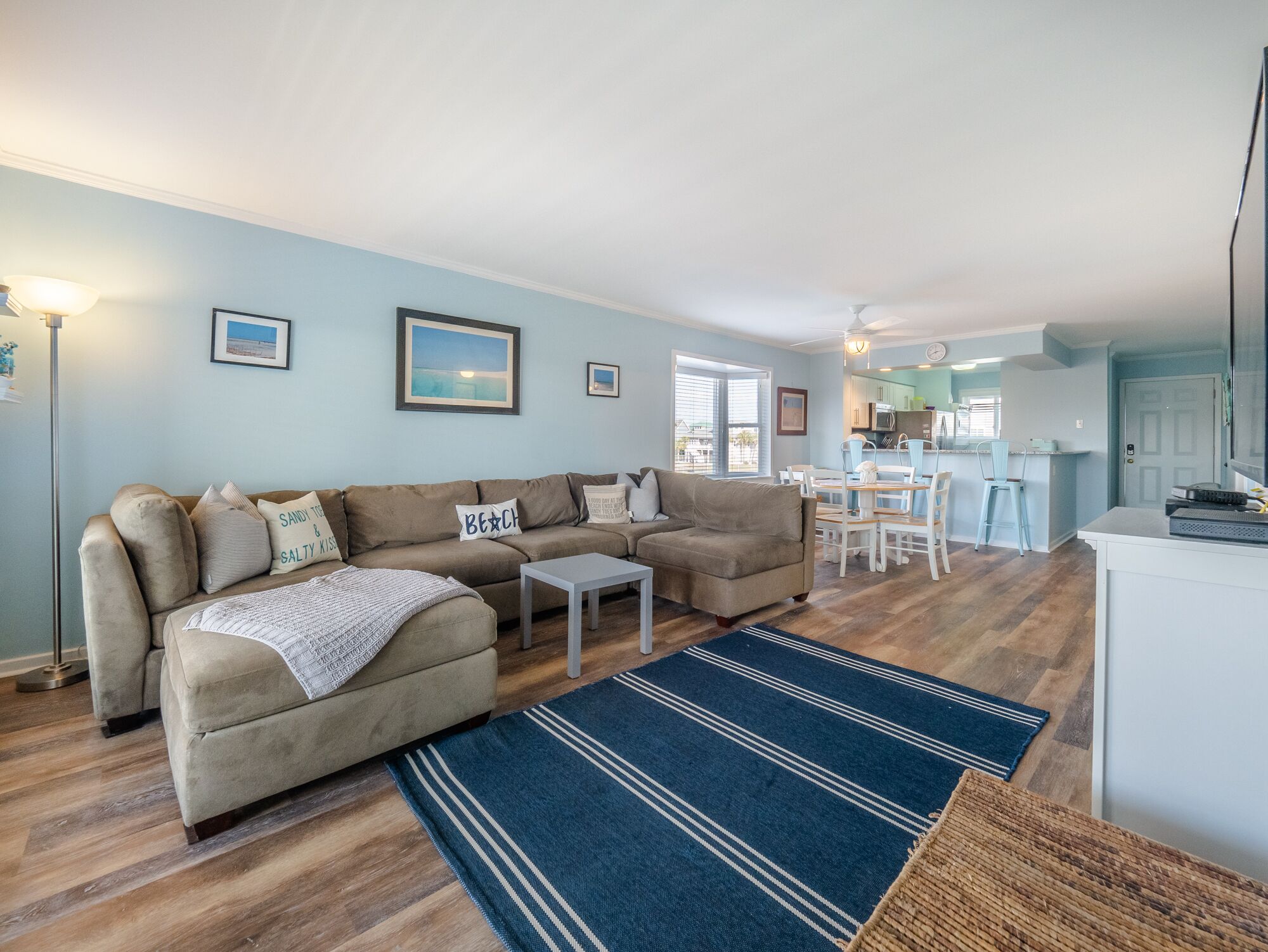 Sea the World: 3 BR / 2 BA condo in Carolina Beach, Sleeps 8