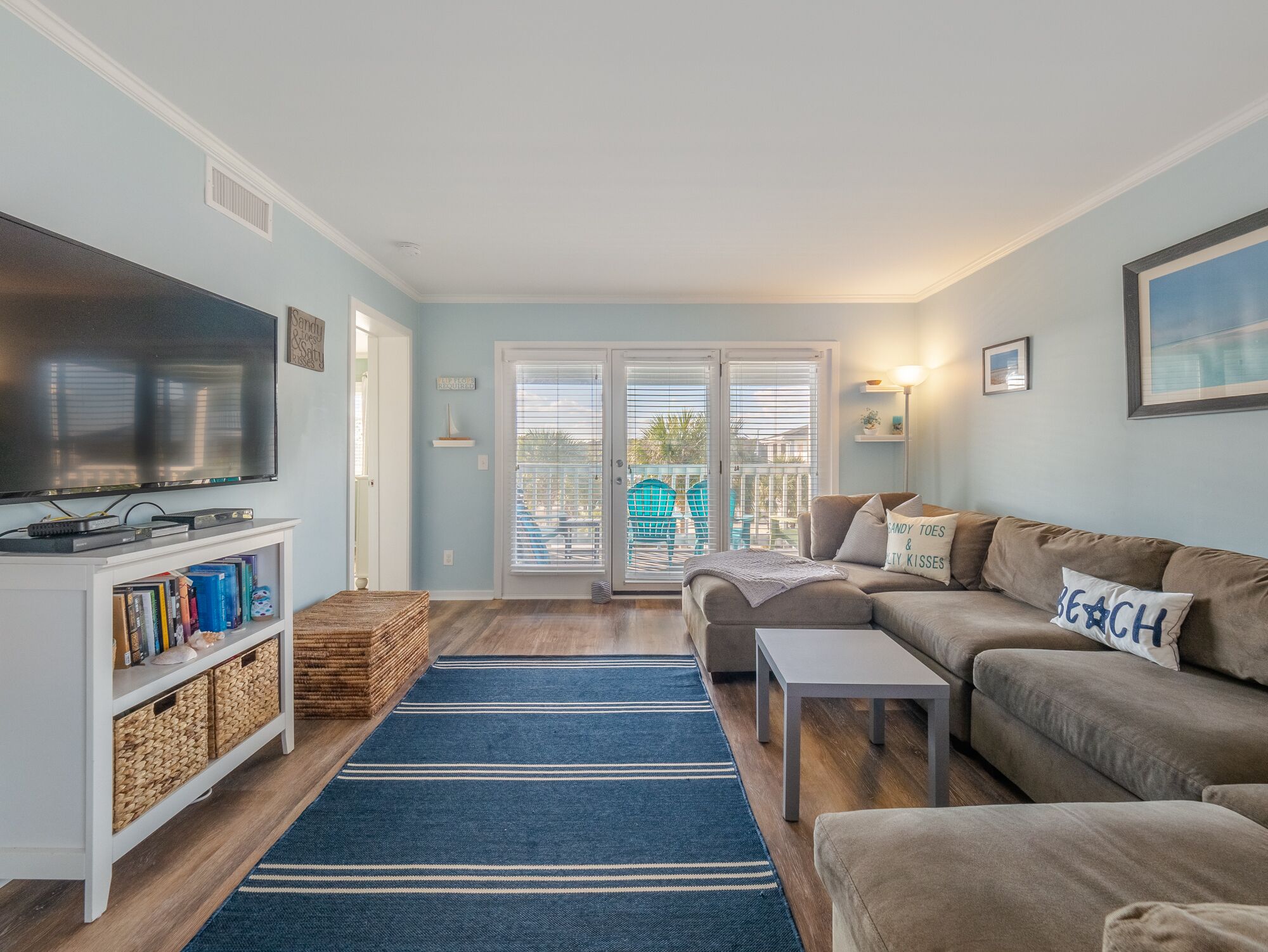 Sea the World: 3 BR / 2 BA condo in Carolina Beach, Sleeps 8