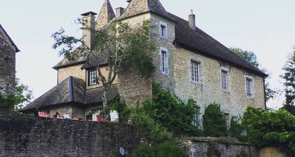 Welcome to the 16th century family chateau