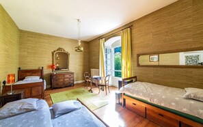 9 Schlafzimmer, Schreibtisch, Bügeleisen/Bügelbrett, Internetzugang