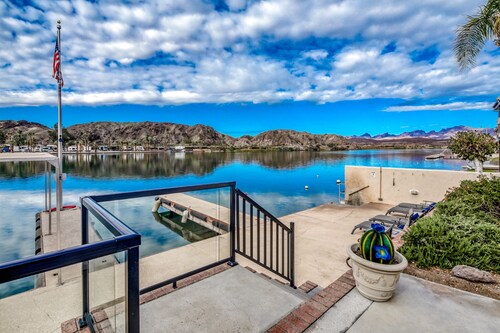 5 STAR GORGEOUS RIVER FRONT HOME RIGHT ON THE WATER AND DOCK !!! ON PARKER STRIP