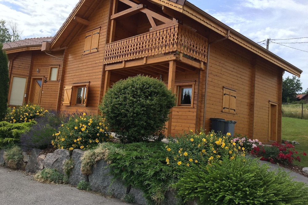 Beautiful view of the lake and ski slopes, classified 3 stars, Wifi