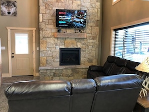 Smart TV, fireplace