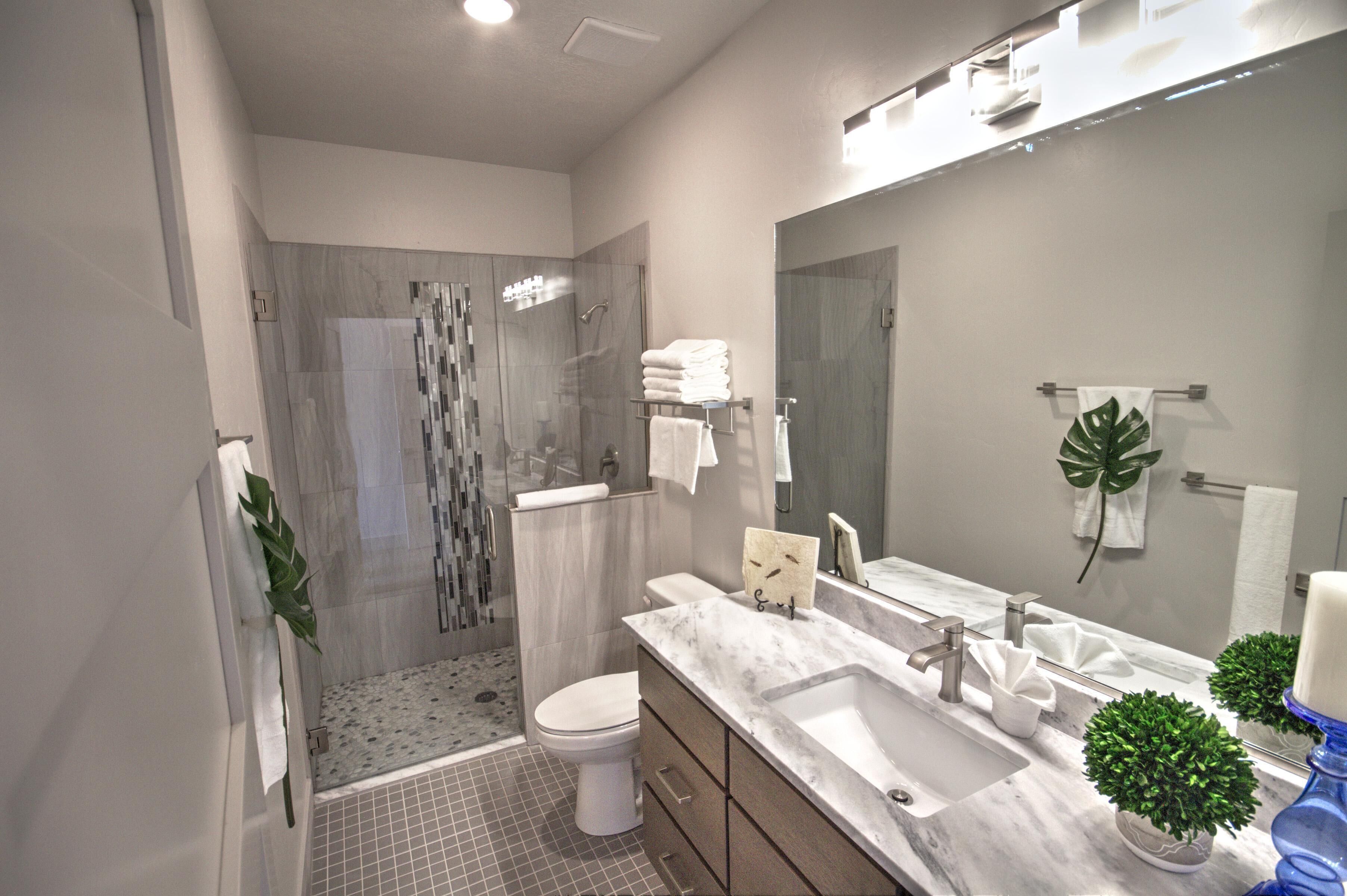 Cobalt at Waterdance-Sleeps 38-Beautiful Home in Garden City, year round pools!