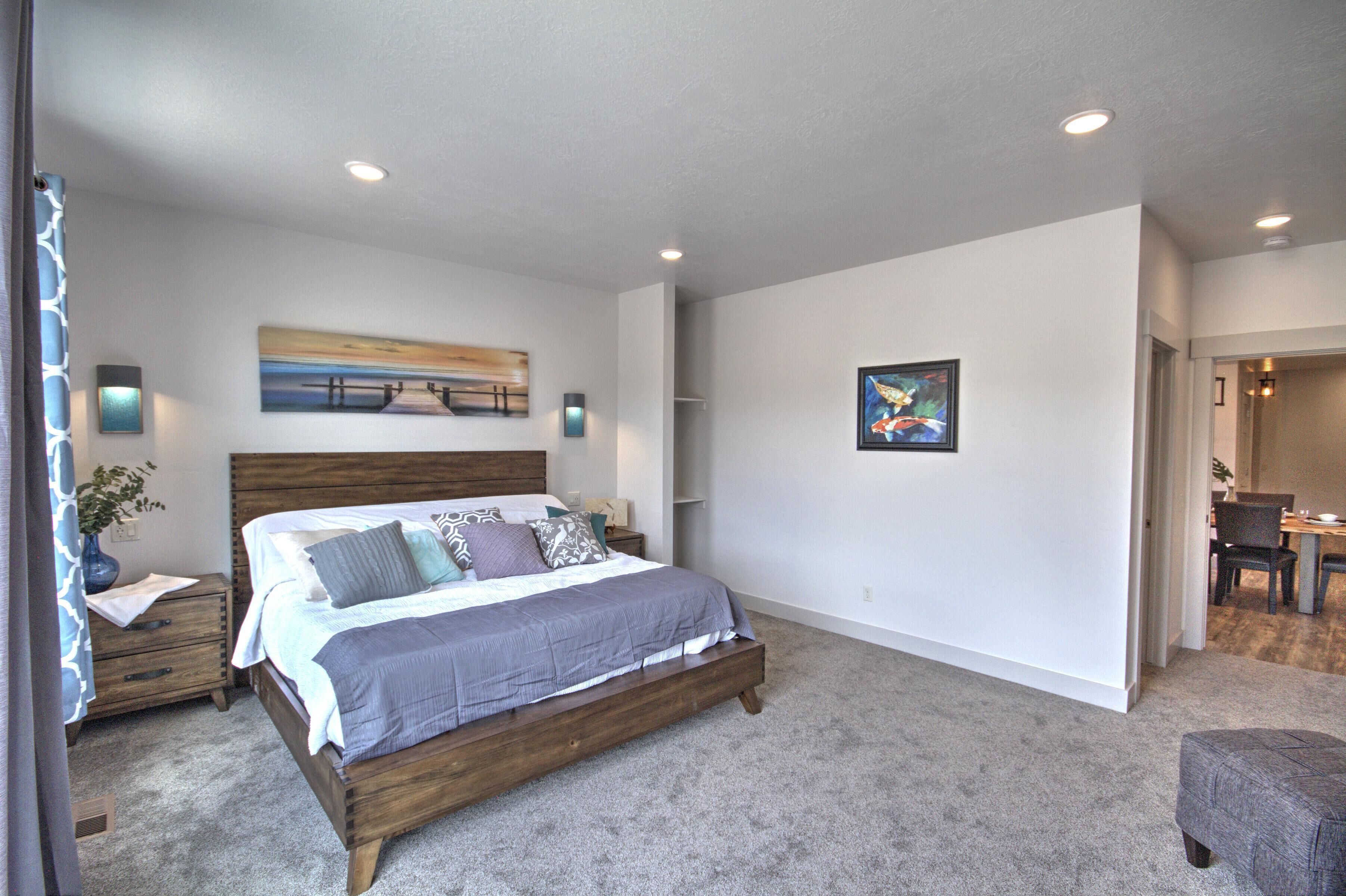 Cobalt at Waterdance-Sleeps 38-Beautiful Home in Garden City, year round pools!