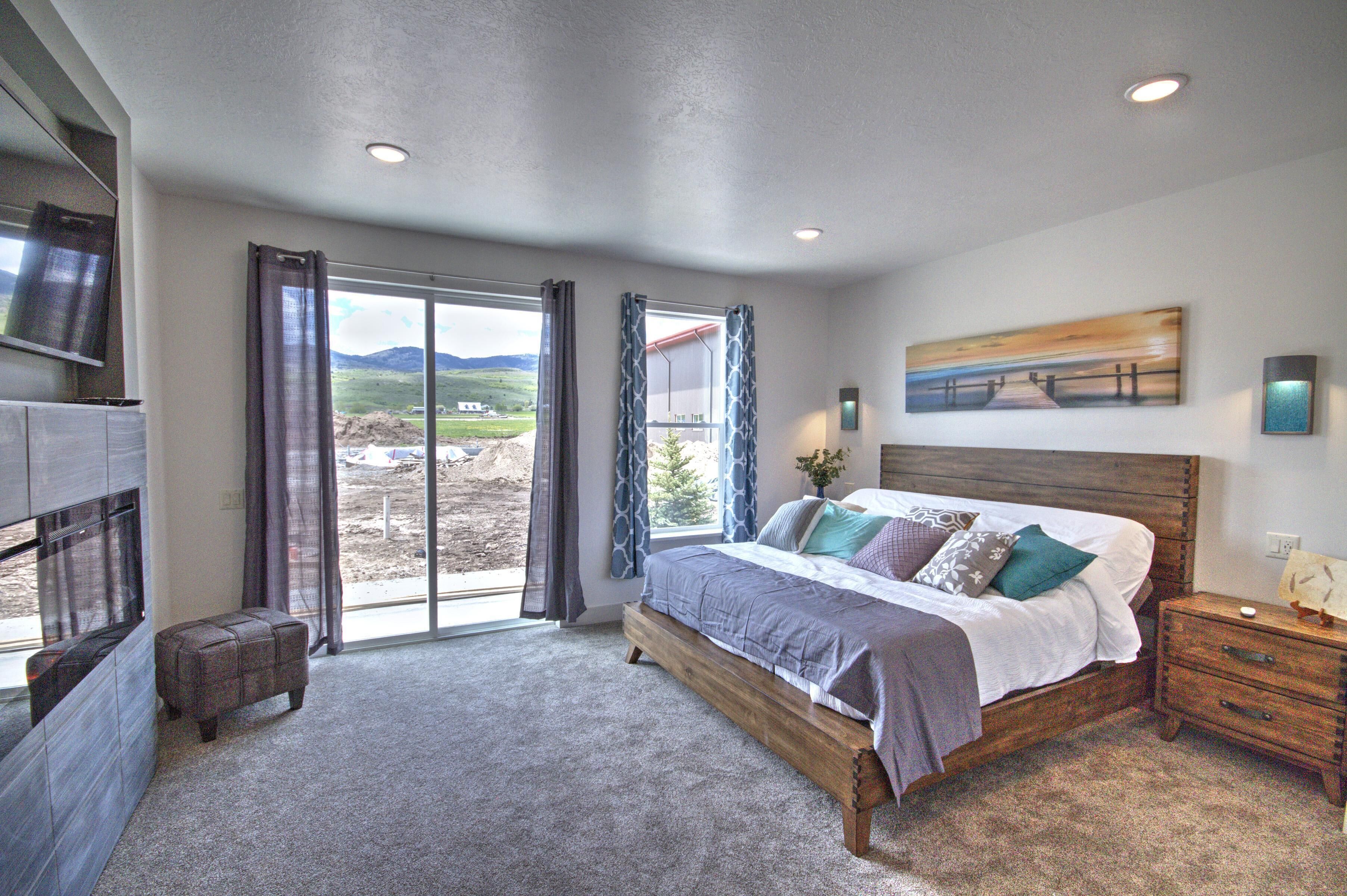 Cobalt at Waterdance-Sleeps 38-Beautiful Home in Garden City, year round pools!