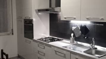 KĂŒhlschrank, Ofen, Herdplatte, GeschirrspĂŒler