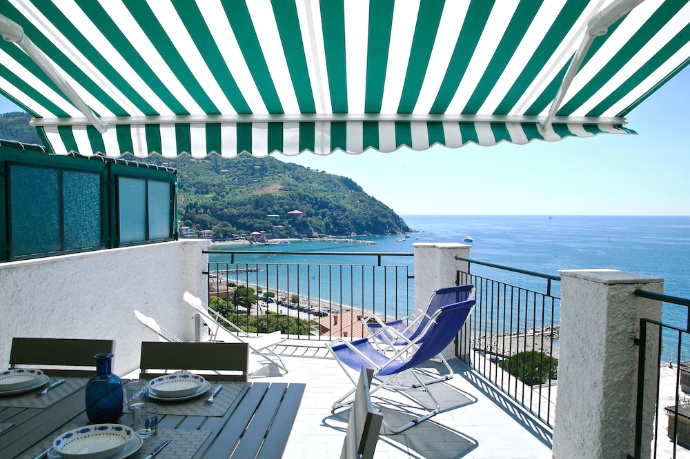 LA LETIZIA HOUSE - La Terrazza Sul Mare -house with a splendid view of the gulf