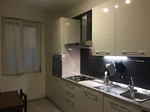 Refrigerador, horno, placa de cocina, lavavajillas