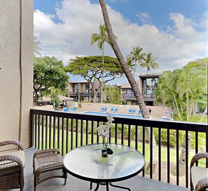 Outdoor dining - BY BEACH*Awesome, large condo w/ loft by AMENITIES (Kihei)