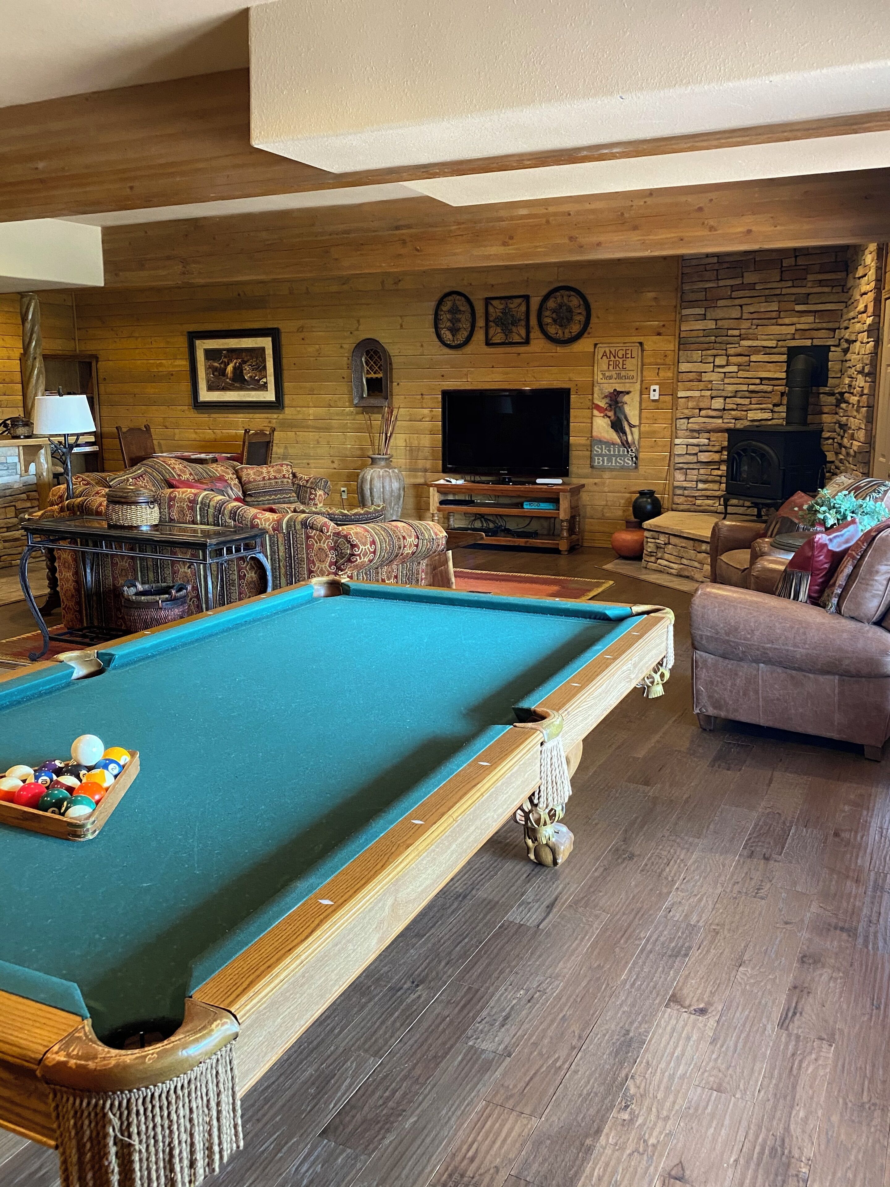 Pool table -Den