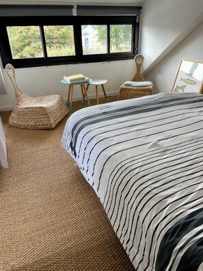 3 slaapkamers, een strijkplank/strijkijzer, reisbedje, wifi