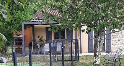 Point de chute idéal gßte climatisé 5 pers piscine privée Wifi Proche Dordogne
