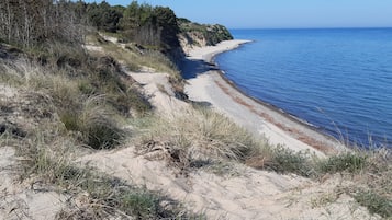 Ranta lÀhistöllÀ, aurinkotuoleja