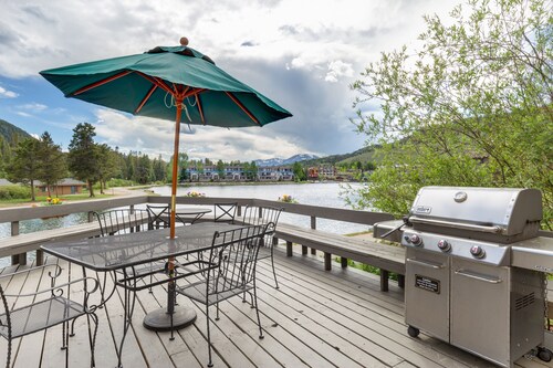 Huge, Comfy Condo with Panoramic Views in the Middle of Keystone Fun!