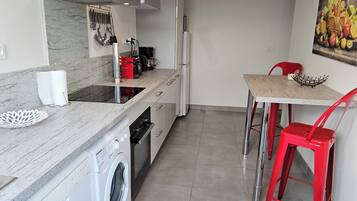 Refrigerador, microondas, horno, placa de cocina