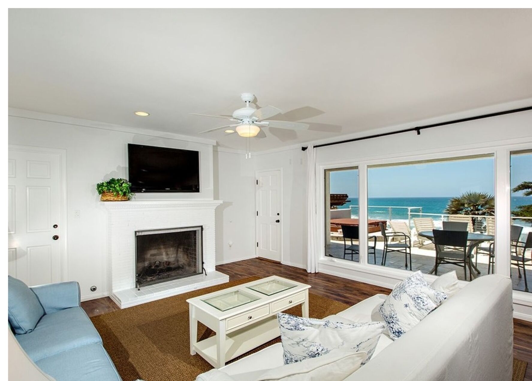Smart TV, fireplace, DVD player