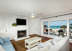 Smart TV, fireplace