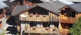 Chalet in the center of Montchavin-La Plagne facing south facing slopes and mountains