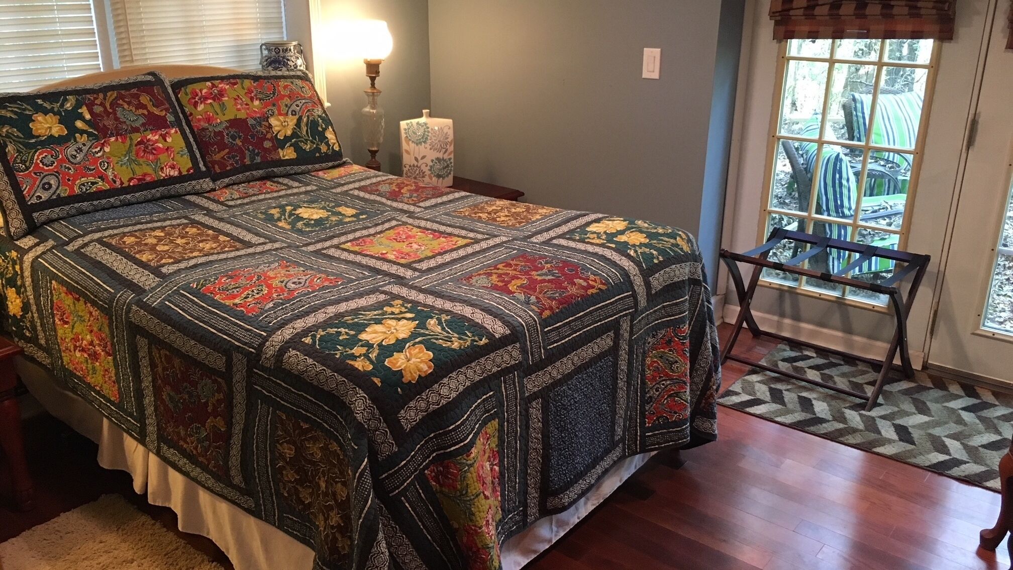 Three Room Suite - Sleeps 6 in Farmhouse on rural sheep and goat farm.