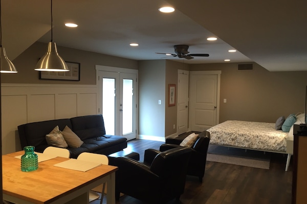 Iron/ironing board, travel crib, WiFi, bed sheets