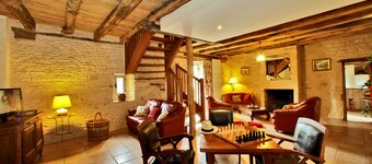 Villa with heated swimming pool in Dordogne near Lascaux cave and Sarlat