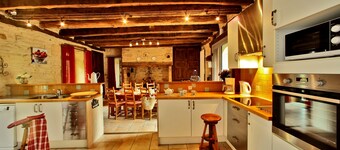 Villa with heated swimming pool in Dordogne near Lascaux cave and Sarlat