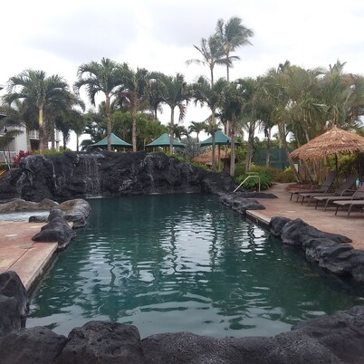 Newly Remodeled North Shore Condo Sleeps 4