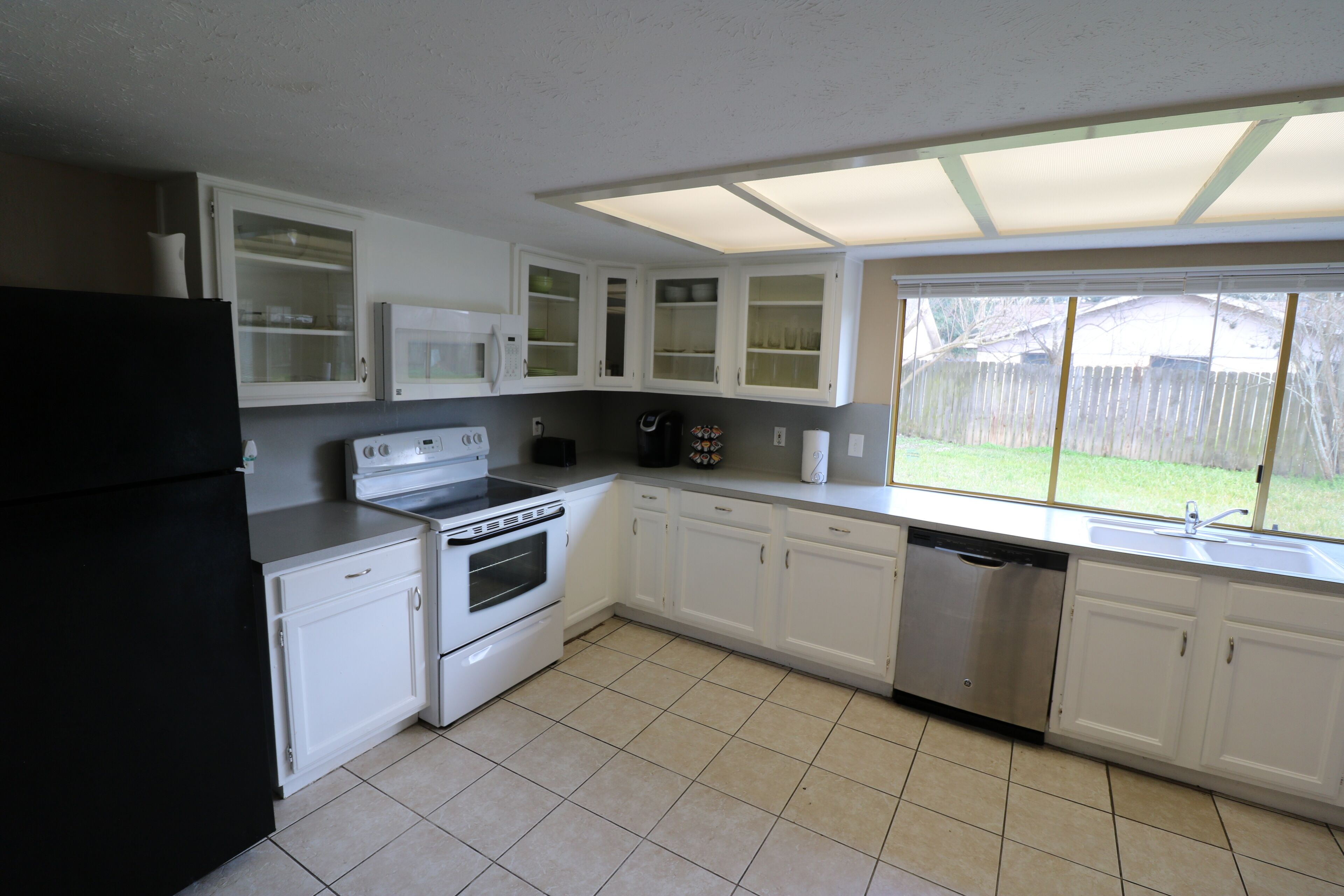 Charming 3 Bed/2 Bath home.  Equipped for your comfort and convenience