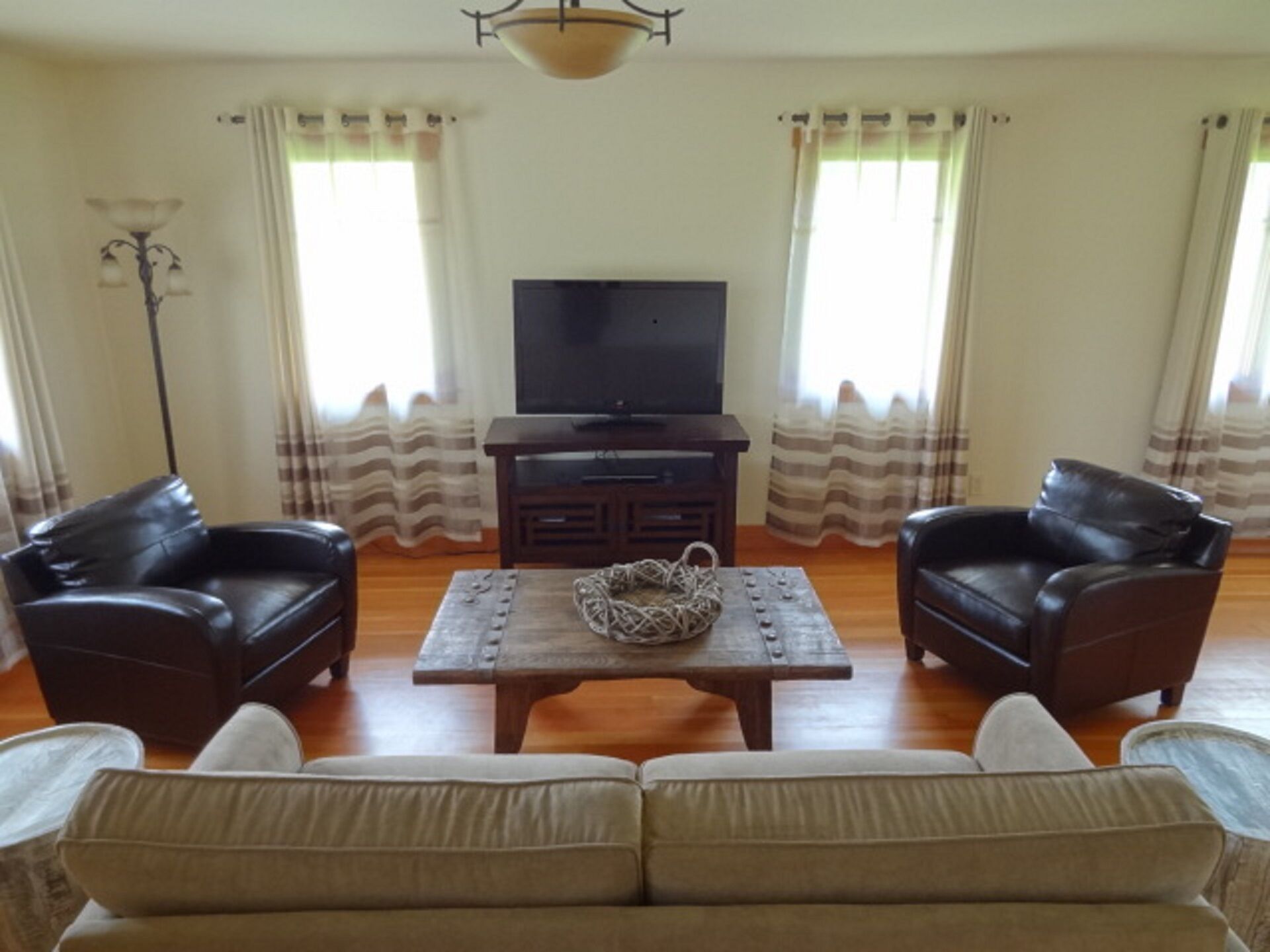 Nothing But "5" Stars * Discover Woodinville * Washington's Wine Country