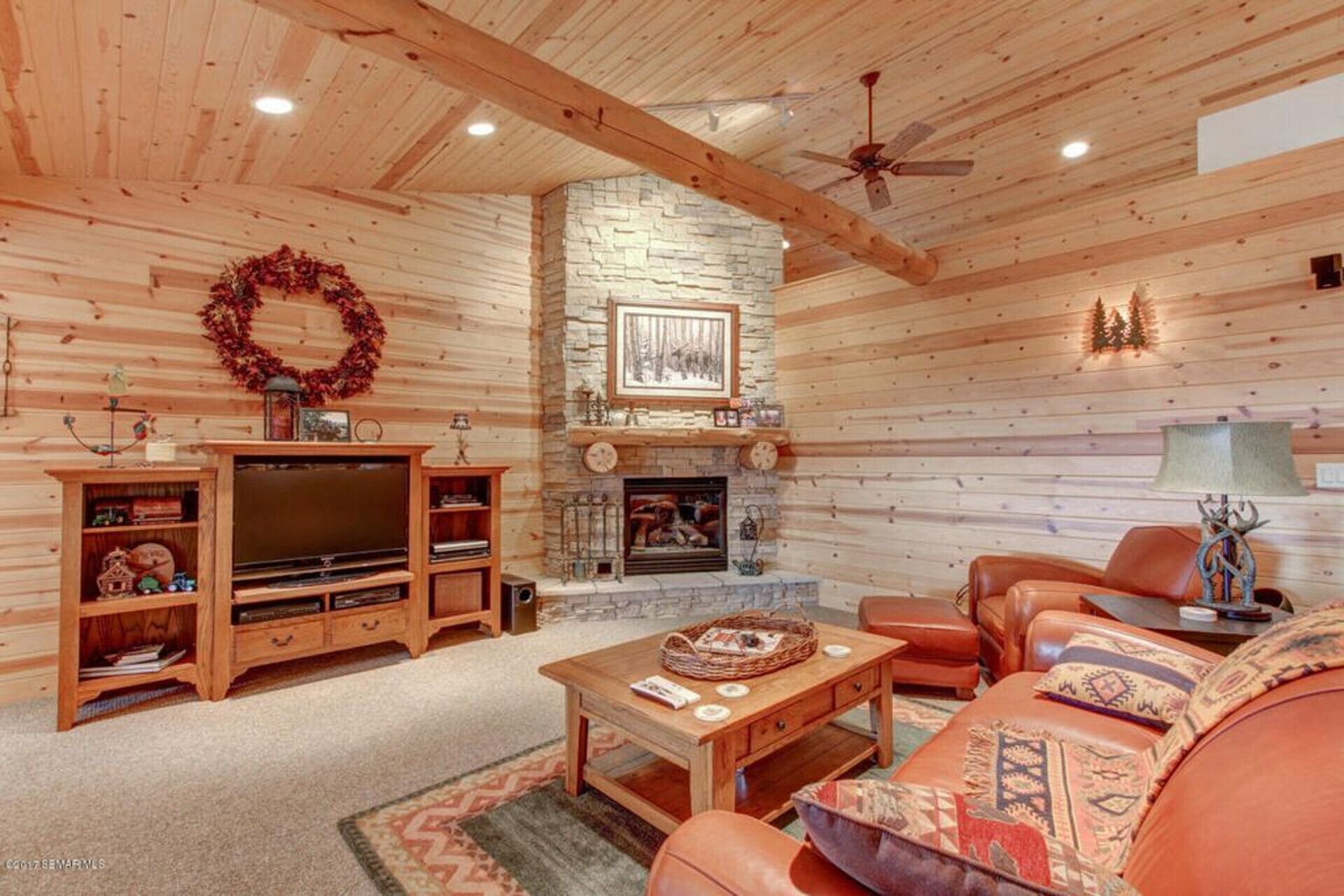 Spacious home close to Lanesboro, MN and the Root River State trail system.