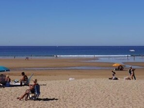 Una spiaggia nelle vicinanze