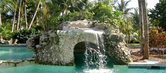 Come Home to Sunrise Beach Villas, Paradise Island