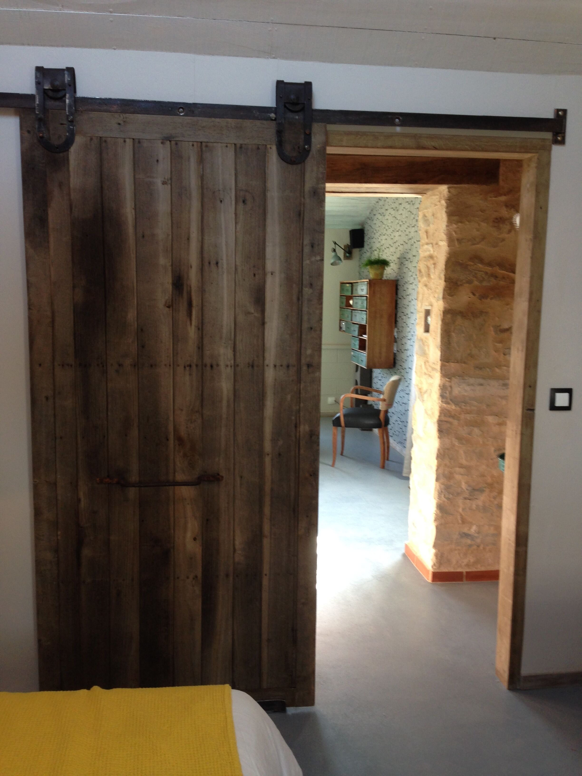 3 dormitoris, escriptori i planxa i posts de planxar 