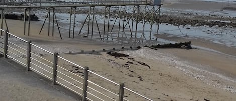 Una spiaggia nelle vicinanze