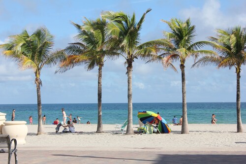 Charming 3 Schlafzimmer Strandhaus w Gated Private Yard 