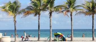 Charming 2 Bedroom Beach Home w Gated Private Yard