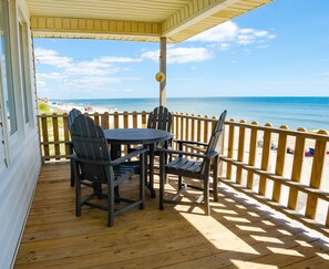 Outdoor dining - Cottage on the beach, pet friendly! (Ocean Isle Beach)