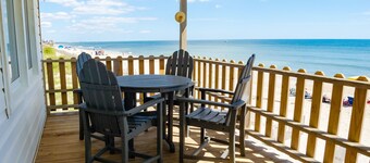 Cottage on the beach, pet friendly!