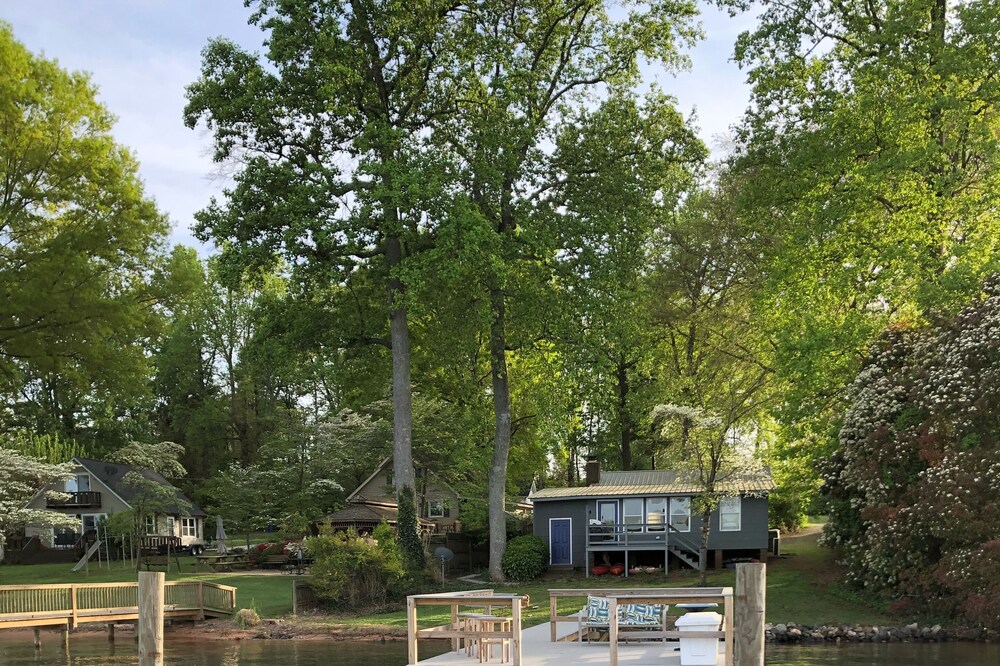 Cozy, Secluded Cottage With Great Views of Lake Norman - Right On The Water