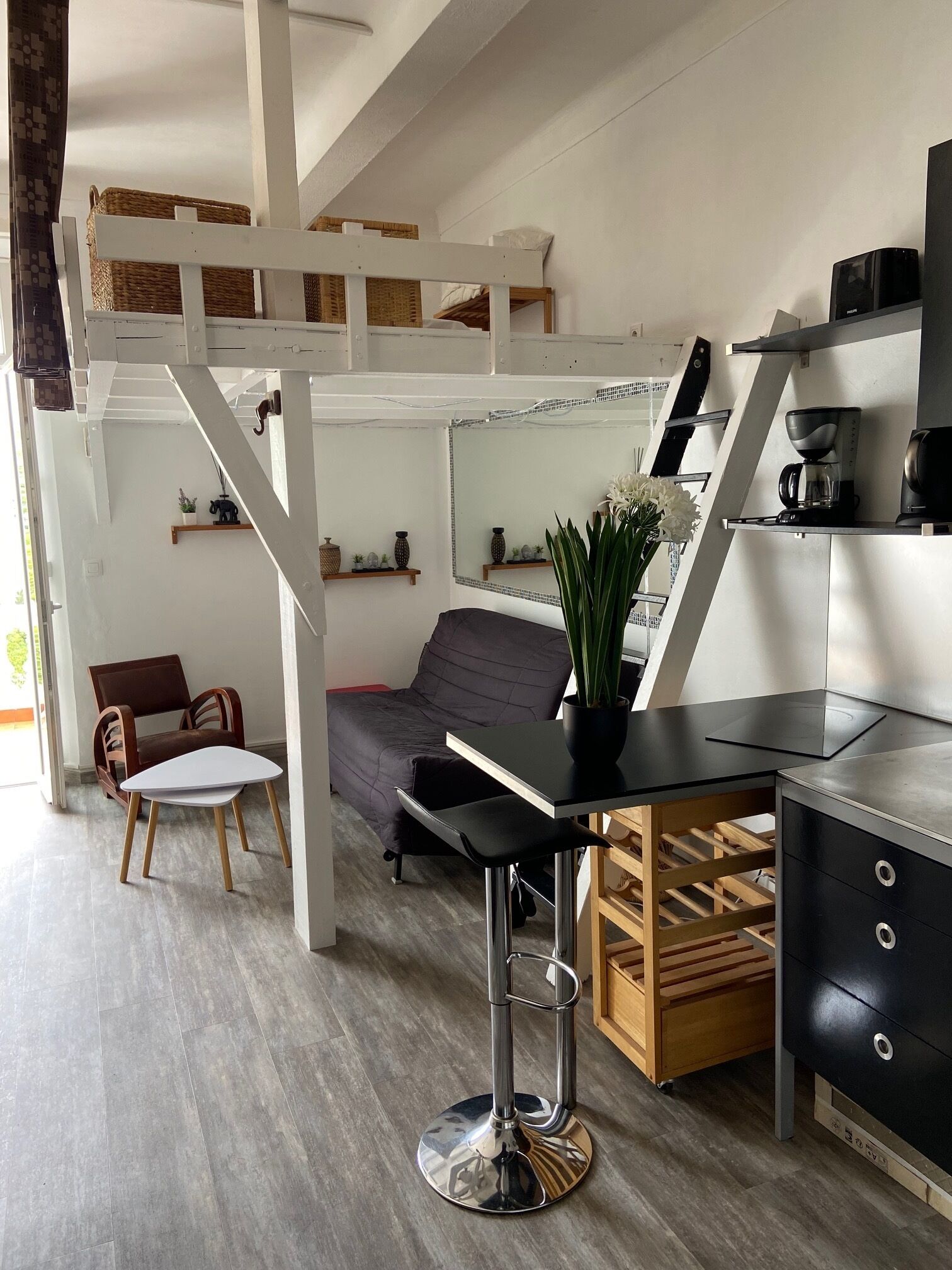 GOLFE JUAN charming STUDIO sea view and wooded park