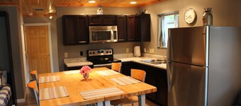 THE RED BARN - Walk to where it’s happening close by, 12 min. to Lake Michigan