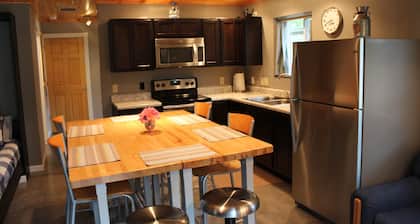 DIE ROTE SCHEUNE - Gehen Sie dorthin, wo es passiert (* GoldenTownship Certified Rental *)