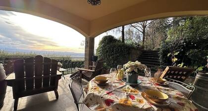 P. B MOSS House 'Belvedere' Cortonas sonniges Apartment Atemberaubende Aussichten