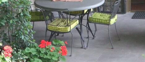 تناول الطعام بالخارج